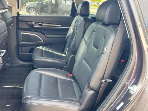 Used 2025 Kia Telluride S FWD image 28