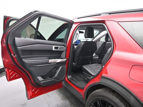 Used 2024 Ford Explorer XLT image 17