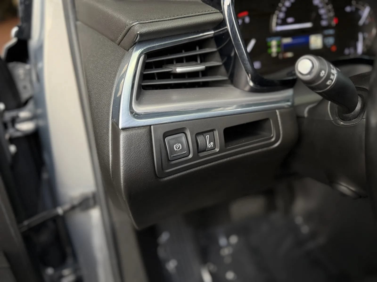 Used 2018 Cadillac XT5 Luxury FWD image 26