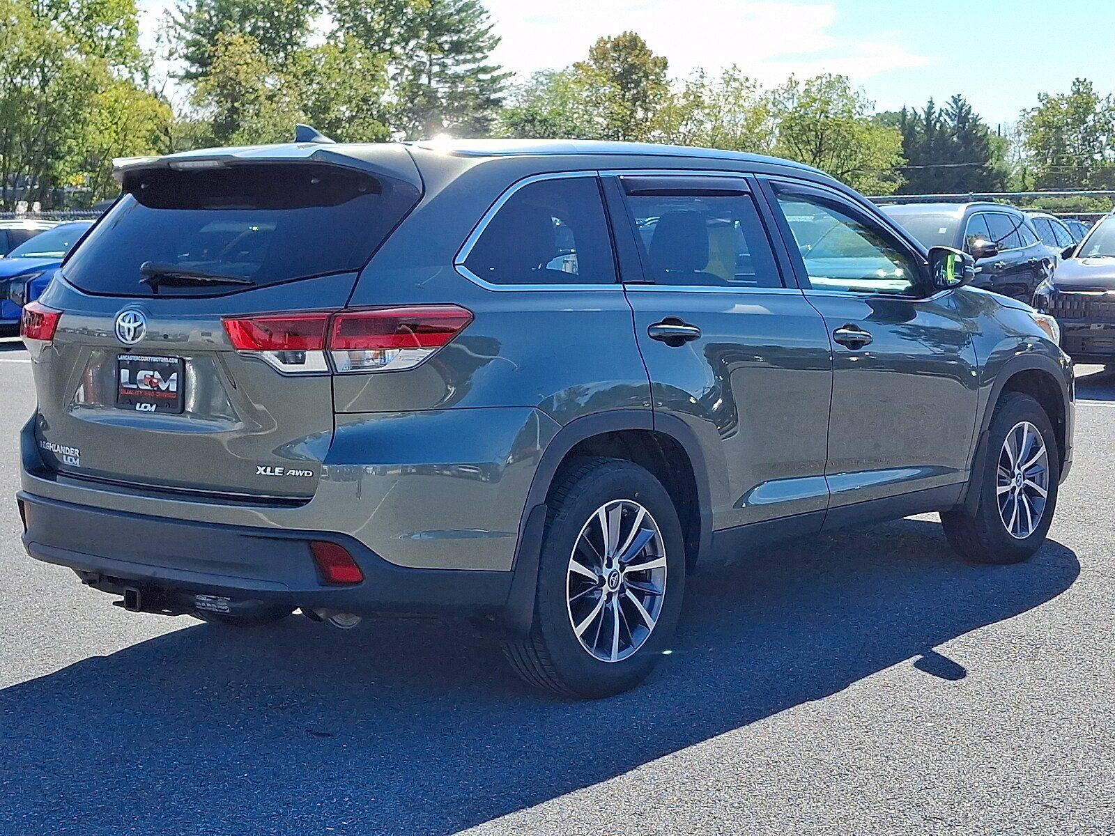 Used 2019 Toyota Highlander XLE AWD/4WD image 4