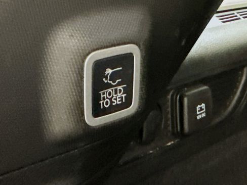 Used 2022 Jeep Grand Cherokee Trailhawk w/ Luxury Tech Group III image 31