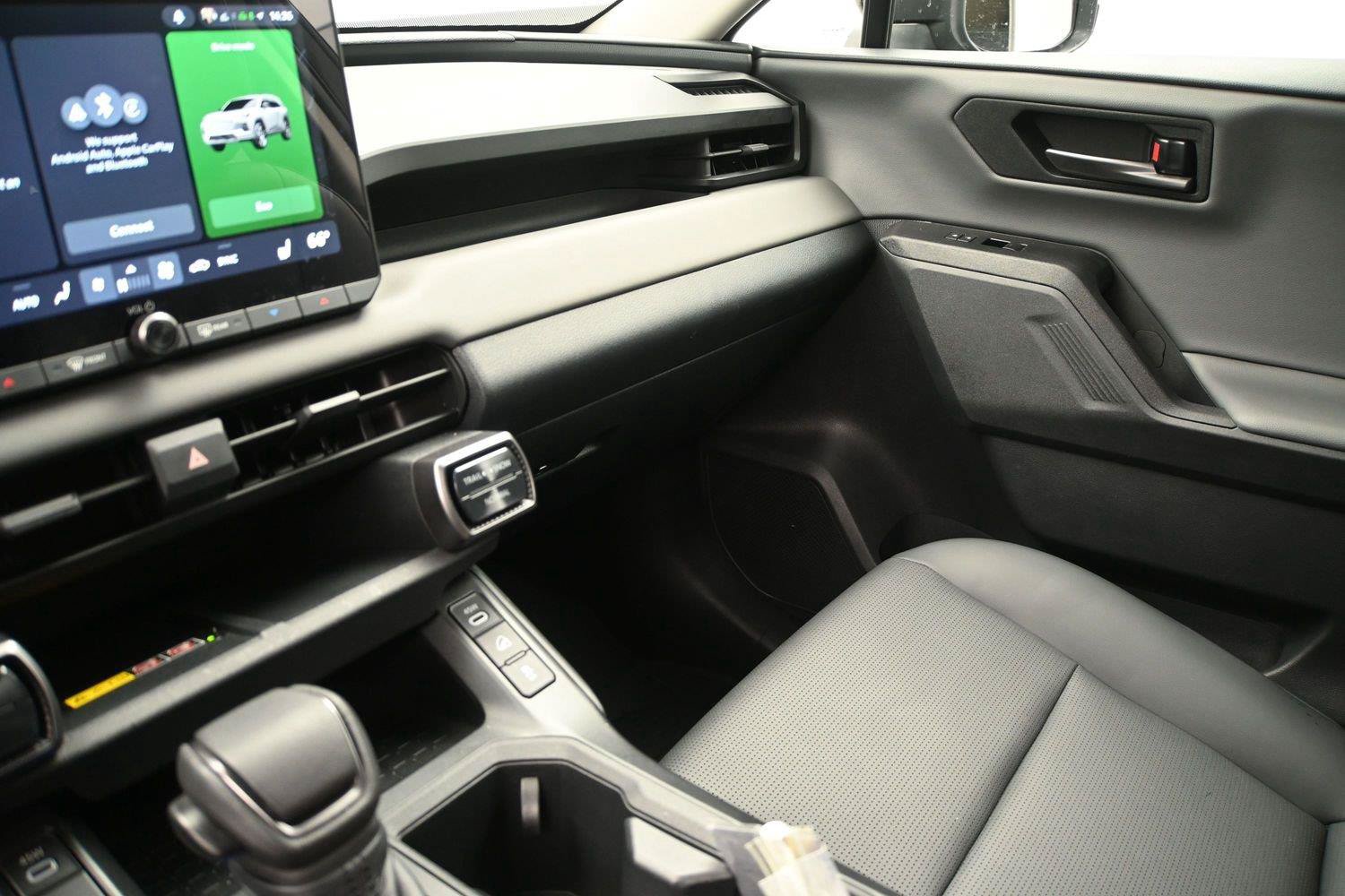 Used 2026 Toyota RAV4 XLE Premium w/ Panoramic Sun Roof Package AWD/4WD image 4