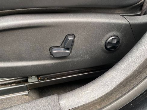 Used 2014 Chrysler 300 S AWD/4WD image 17