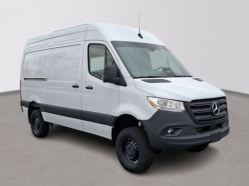 Used 2025 Mercedes-Benz Sprinter 2500 image 3