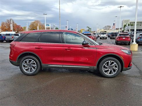 Used 2023 Lincoln Corsair AWD image 7