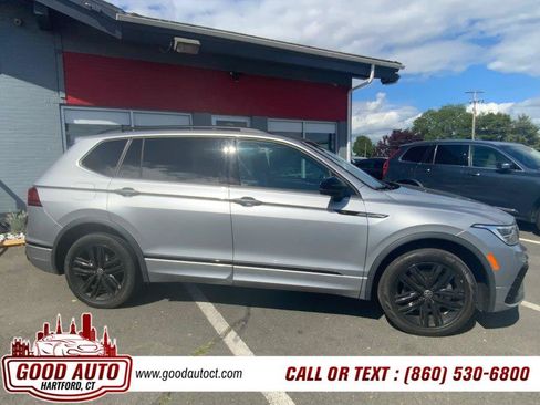 Used 2022 Volkswagen Tiguan SE R-Line AWD/4WD image 4
