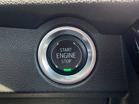 Used 2024 Chevrolet Traverse RS FWD image 21