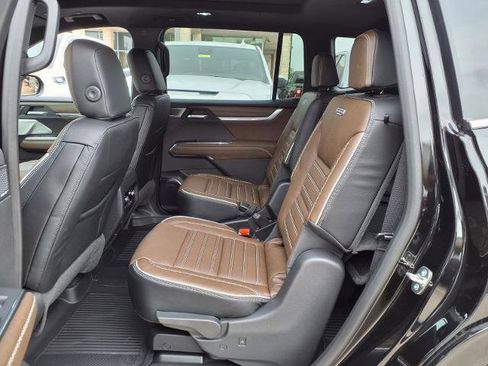 New 2026 GMC Acadia Denali Ultimate w/ LPO, Floor Liner Package FWD image 20