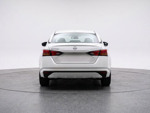 Used 2025 Nissan Altima 2.5 SV FWD image 7