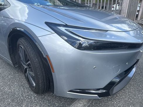 Used 2024 Toyota Prius XLE image 4