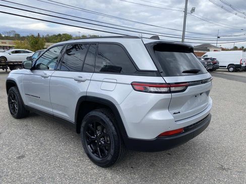 Certified 2024 Jeep Grand Cherokee Altitude image 6