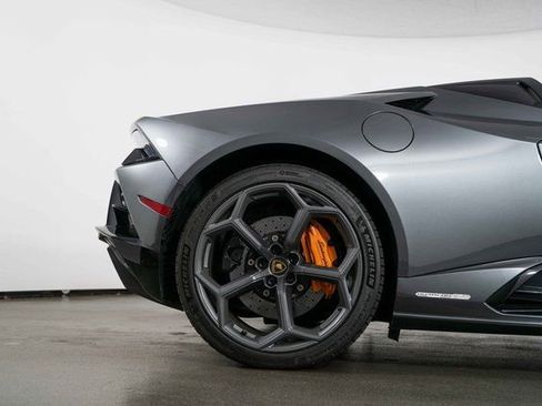 Used 2024 Lamborghini Huracan EVO image 10