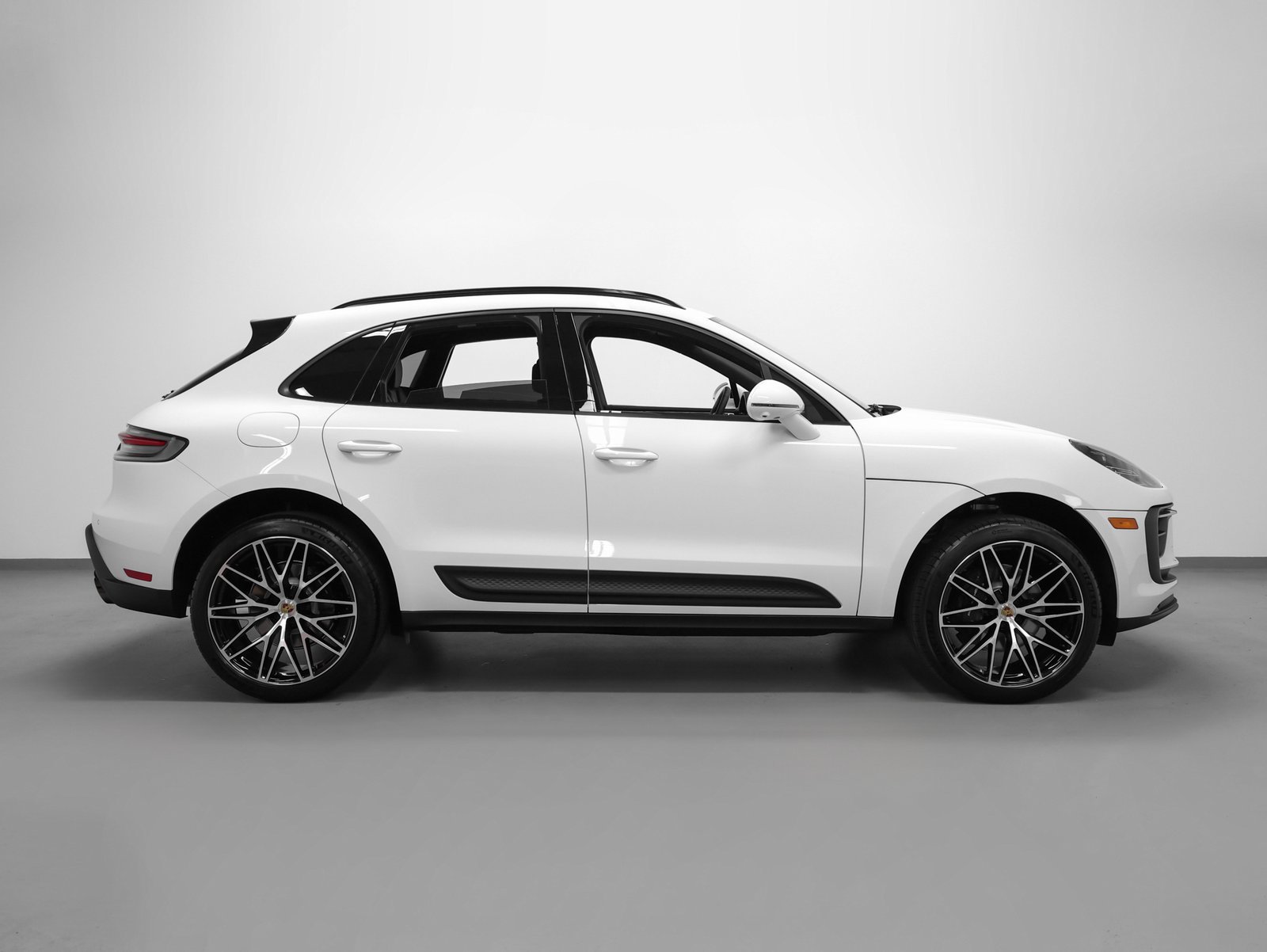Certified 2026 Porsche Macan AWD/4WD image 13
