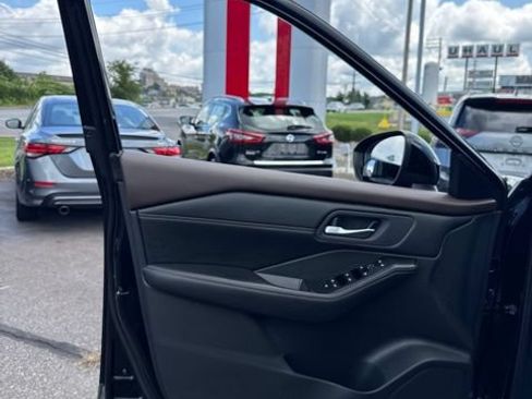 Certified 2023 Nissan Rogue SV w/ SV Premium B Package AWD/4WD image 10