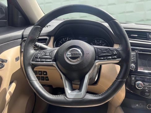 Used 2018 Nissan Rogue SV w/ Premium Package FWD image 22