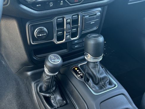 New 2025 Jeep Gladiator Sport AWD/4WD image 19