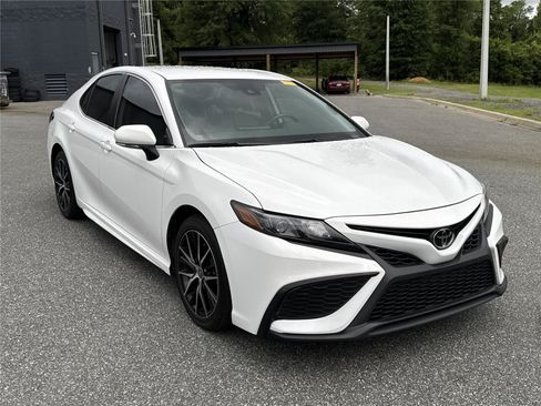 Used 2024 Toyota Camry SE FWD image 2