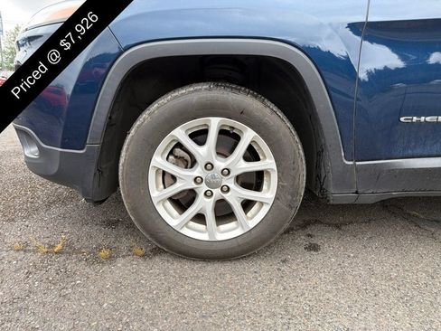 Used 2018 Jeep Cherokee Latitude Plus FWD image 3