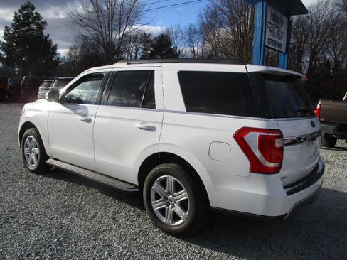 Used 2021 Ford Expedition XLT image 3