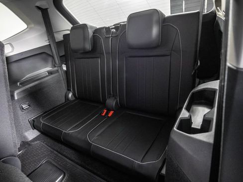 Used 2023 Volkswagen Tiguan SE FWD image 14