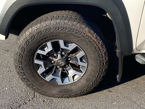Used 2023 Toyota Tacoma TRD Off-Road w/ TRD Premium Off Road Package AWD/4WD image 6