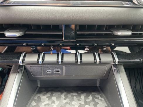 New 2025 GMC Canyon Elevation w/ Convenience Package image 8