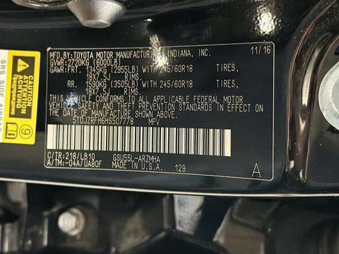 Used 2017 Toyota Highlander XLE AWD/4WD image 12