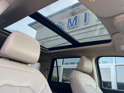 Used 2024 Ford Expedition Limited image 19