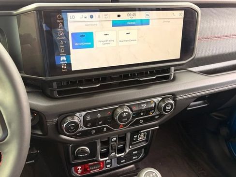 Used 2024 Jeep Gladiator Rubicon AWD/4WD image 10