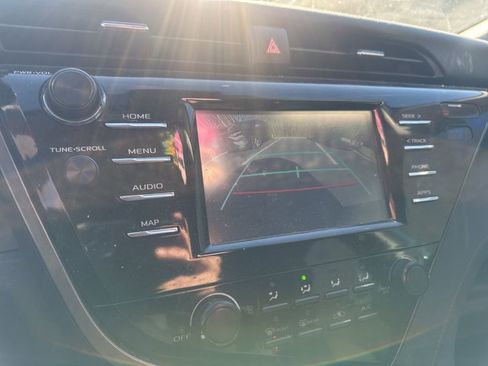 Used 2019 Toyota Camry LE image 5