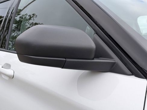 Certified 2022 Ford Explorer XLT w/ Equipment Group 202A image 12