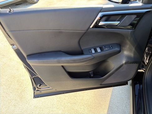 Used 2026 Nissan Rogue SL AWD/4WD image 16