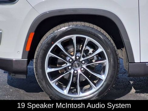 Used 2022 Jeep Wagoneer Series III w/ Premium Group I AWD/4WD image 10