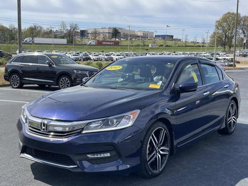 Used 2017 Honda Accord Sport Special Edition image 3