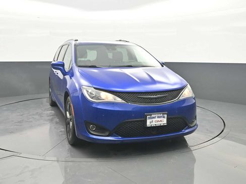 Used 2019 Chrysler Pacifica Touring-L Plus w/ Advanced Safetytec Group FWD image 2