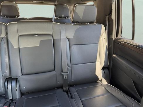 Certified 2024 Chevrolet Suburban Premier image 18