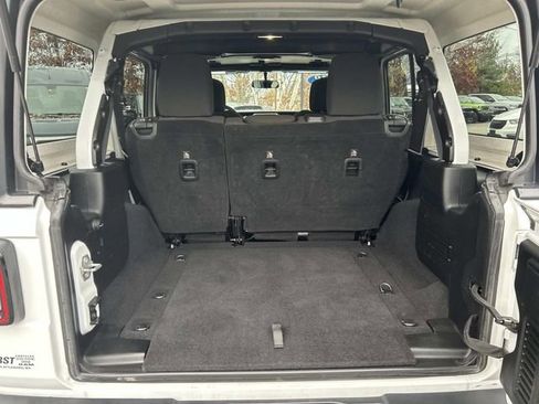 Used 2018 Jeep Wrangler Unlimited Sahara image 11