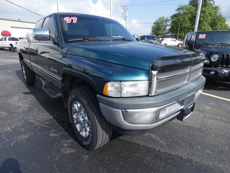 Used 1997 Dodge Ram 2500 Truck 2WD Club Cab image 3