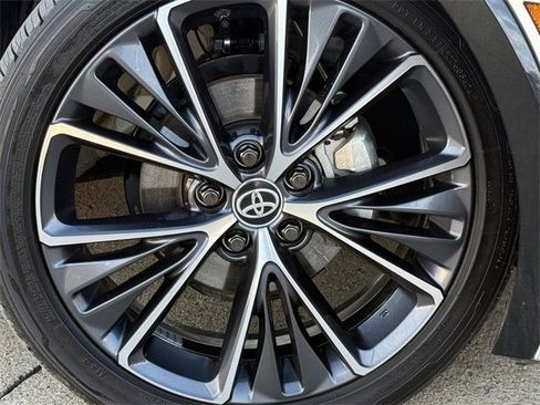 Used 2024 Toyota Prius Limited image 9