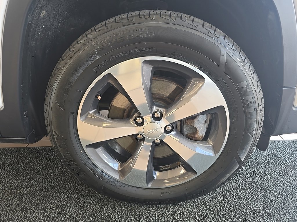 Used 2019 Jeep Cherokee Limited AWD/4WD image 39
