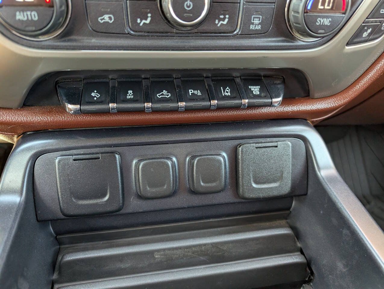 Used 2015 Chevrolet Silverado 3500 High Country w/ Duramax Plus Package AWD/4WD image 26