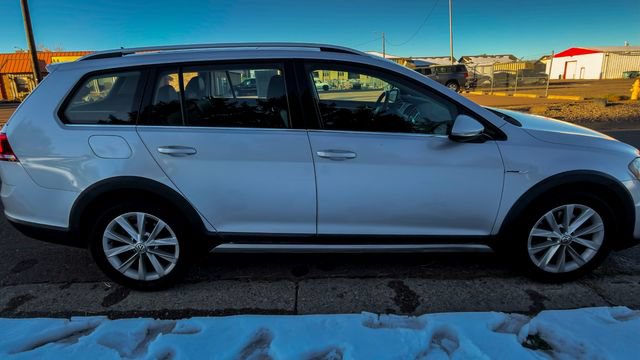 Used 2017 Volkswagen Golf Alltrack SE AWD/4WD image 4