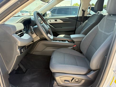 Used 2026 Ford Explorer Active RWD image 10