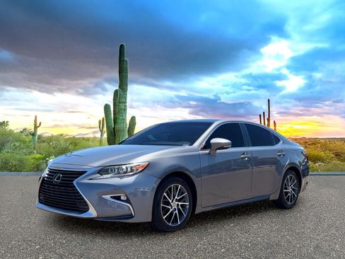 Used 2018 Lexus ES 350 w/ Luxury Package w/Wood Trim FWD image 2