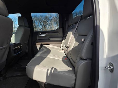 Used 2023 GMC Sierra 1500 SLT w/ SLT Convenience Package image 28