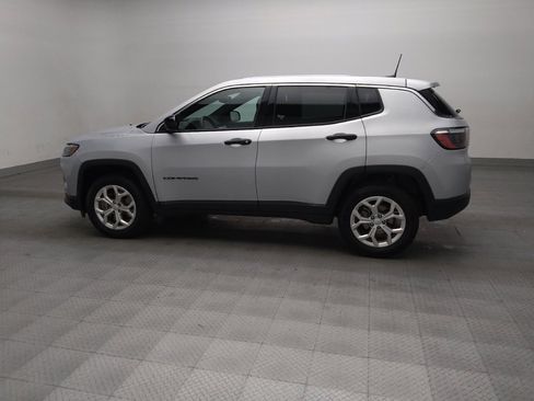 Used 2024 Jeep Compass Sport image 3