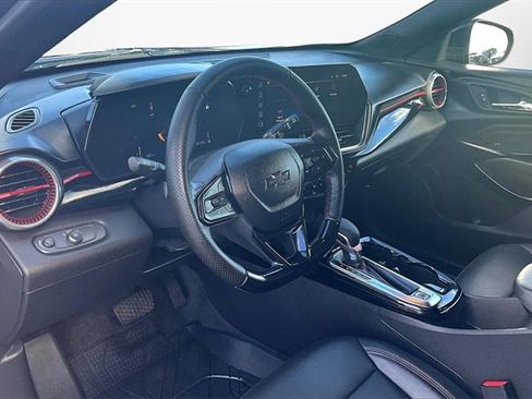 Used 2024 Chevrolet Trax RS w/ Sunroof Package image 12