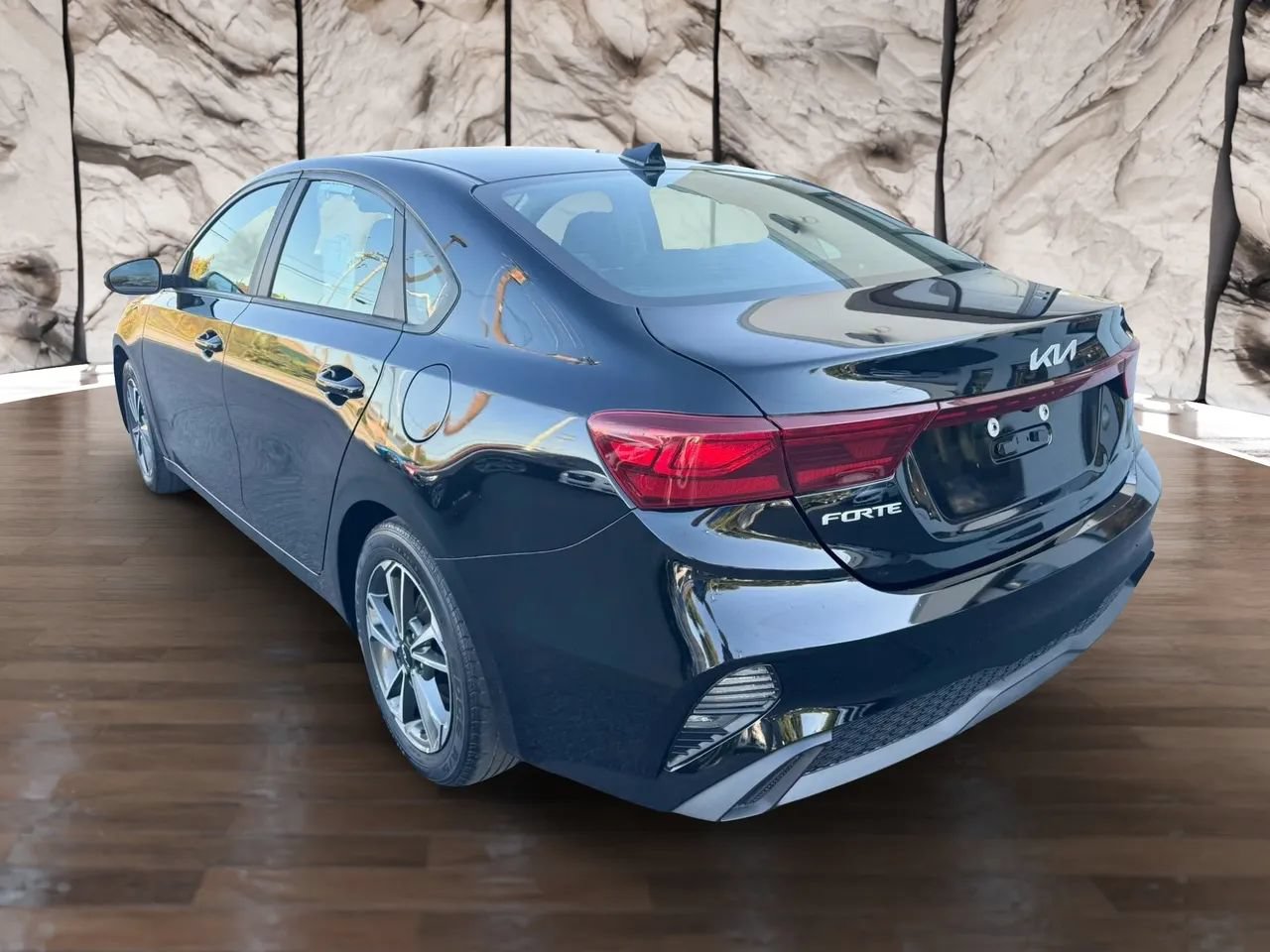 Used 2023 Kia Forte LXS FWD image 7
