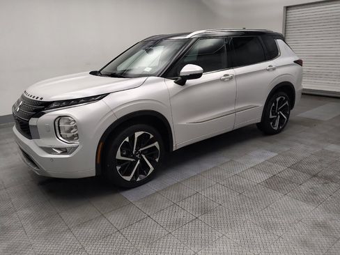 Used 2023 Mitsubishi Outlander SEL AWD/4WD image 2