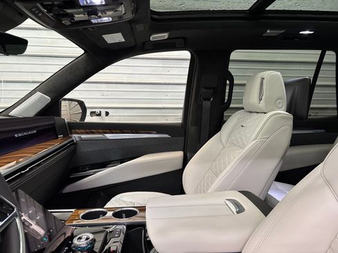 Used 2025 Cadillac Escalade Sport Platinum image 24